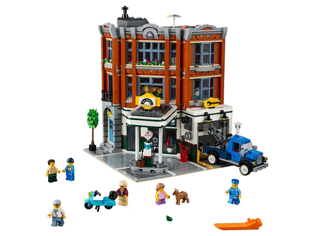 LEGO Corner Garage (2019)